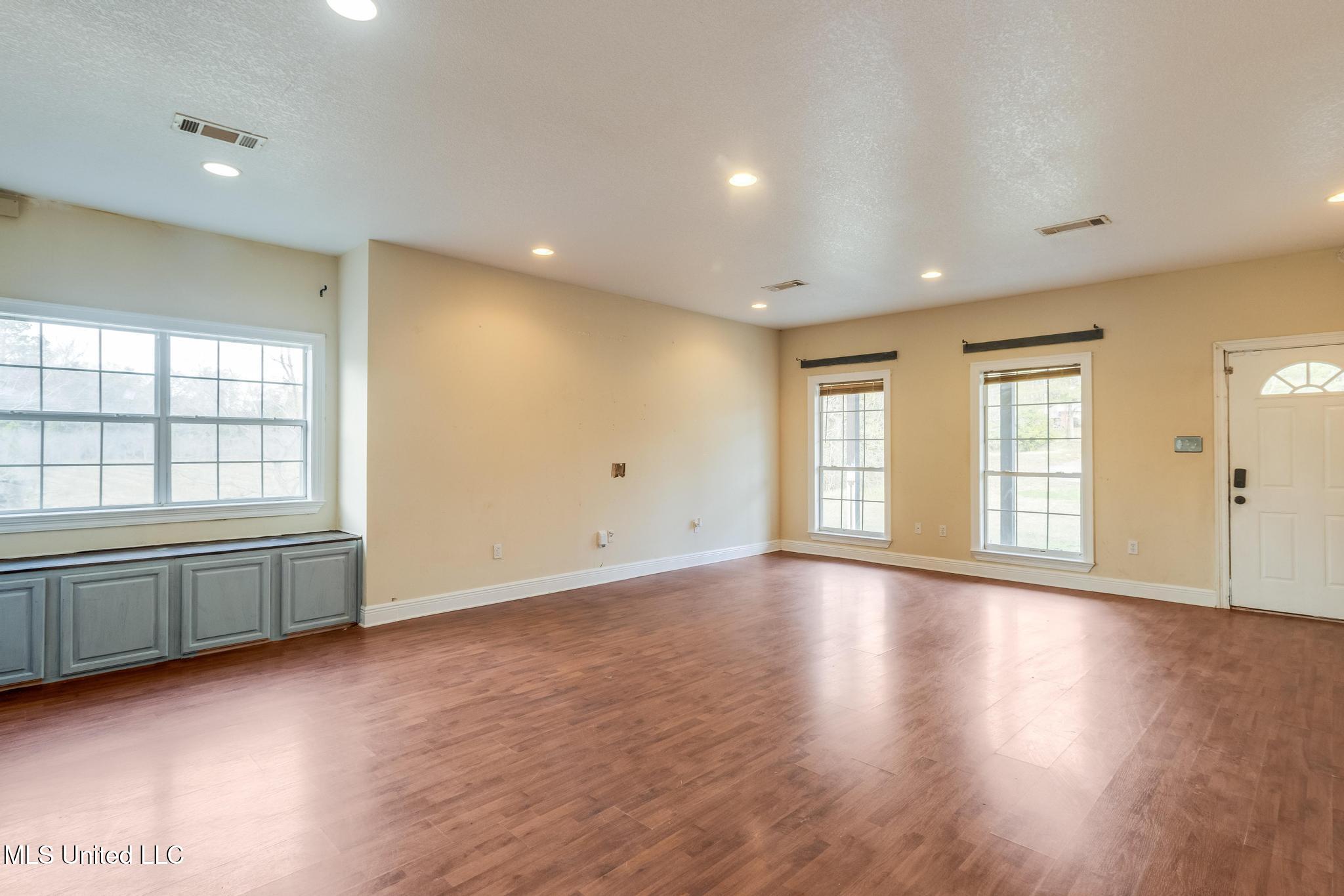 11237 Coleman Road Gulfport, MS 39503 - Photo 4 of 33 IMG_2940-2