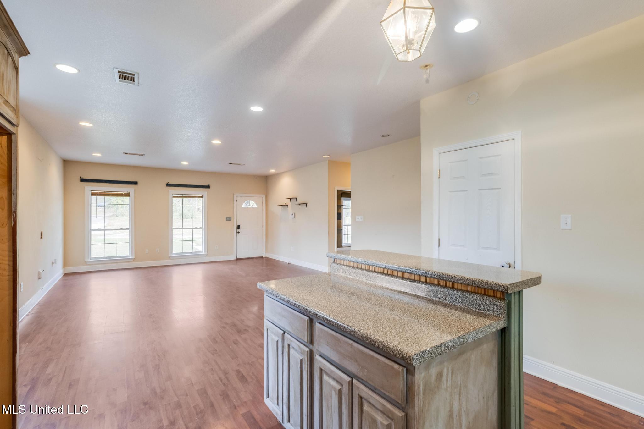 11237 Coleman Road Gulfport, MS 39503 - Photo 6 of 33 IMG_2946-2