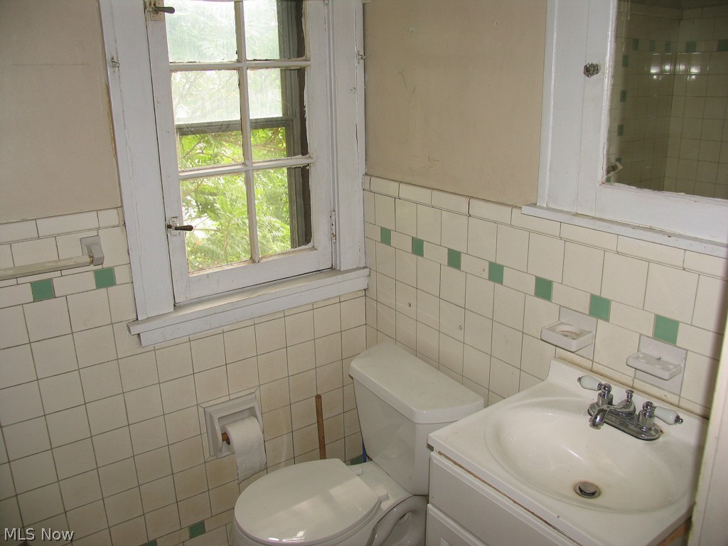 4557 Turney Road Cleveland, OH 44105 - Photo 10 of 19