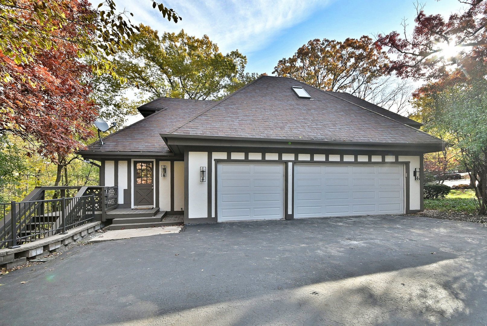 13 Woodgate Drive Burr Ridge, IL 60527 - Photo 3 of 46 a house with a outdoor space