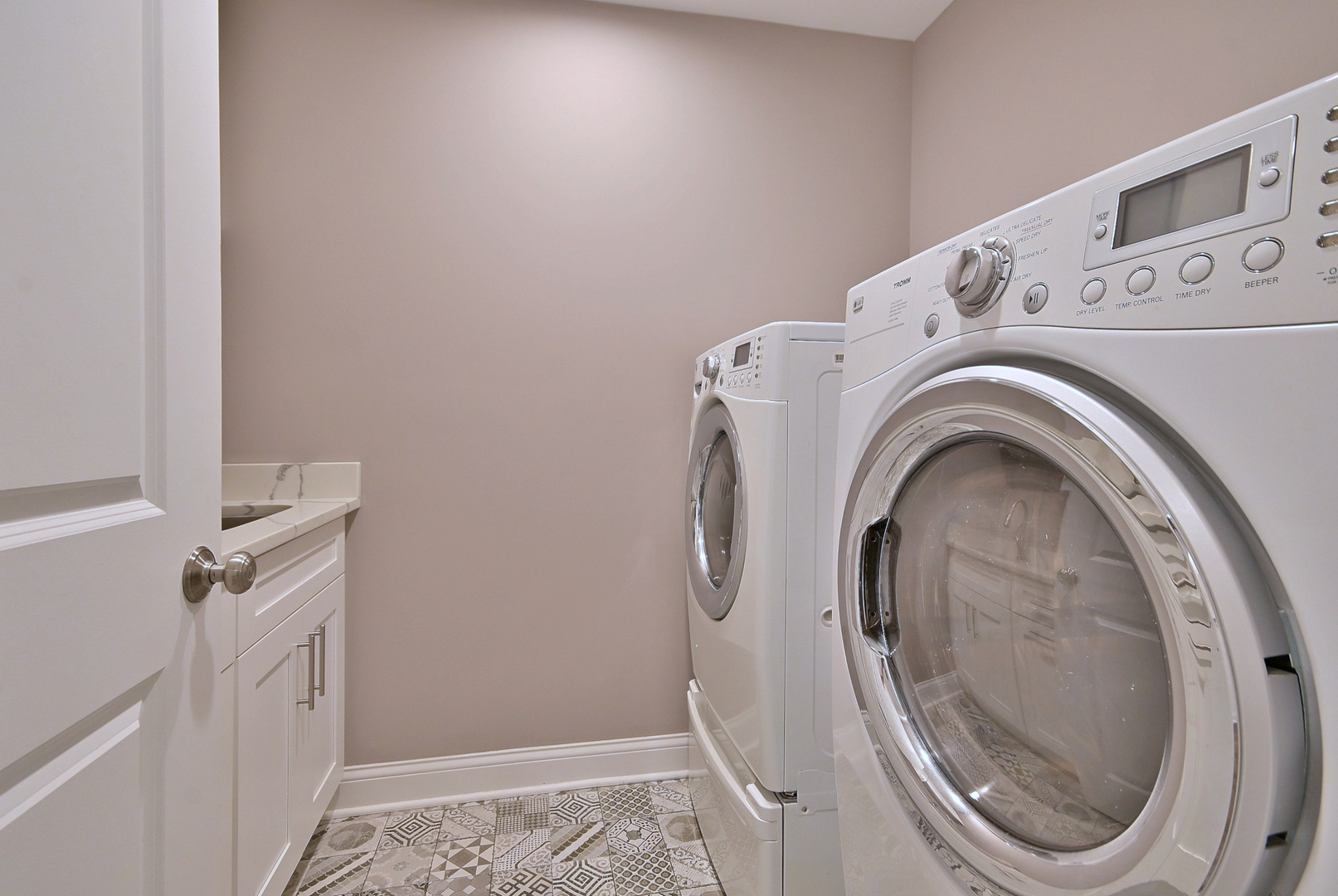 13 Woodgate Drive Burr Ridge, IL 60527 - Photo 41 of 46 a utility room with dryer and washer