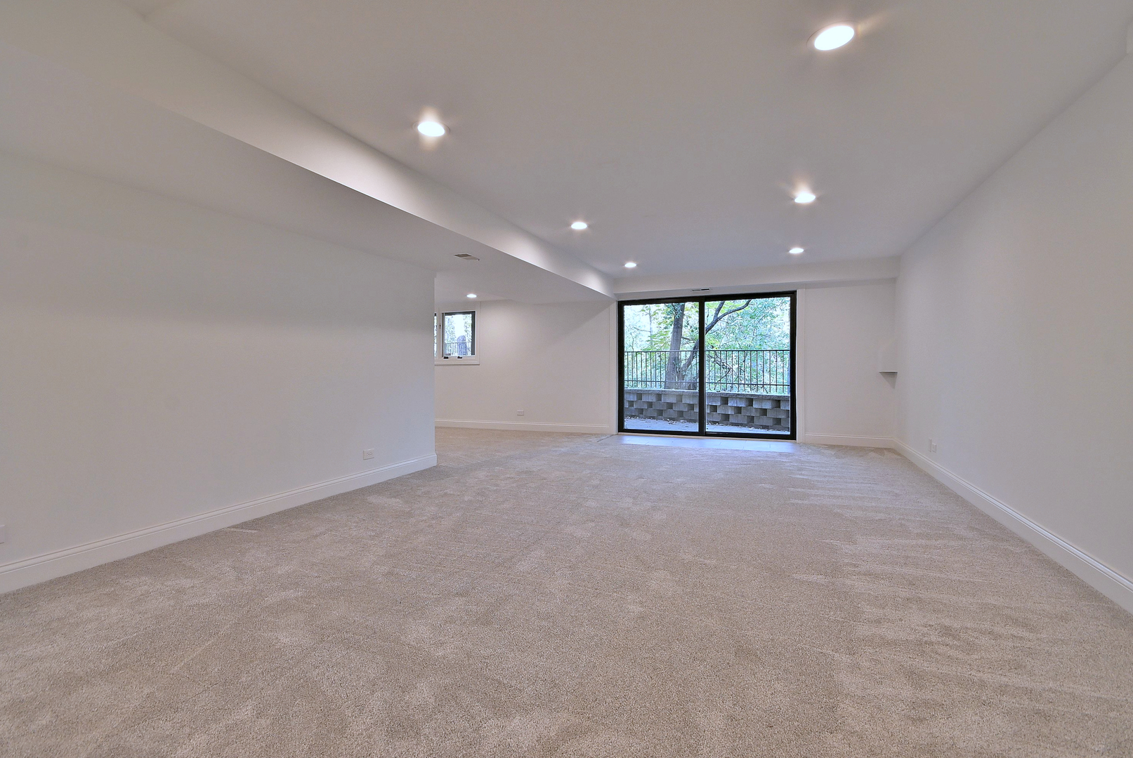 13 Woodgate Drive Burr Ridge, IL 60527 - Photo 44 of 46 a view of an empty room with a window