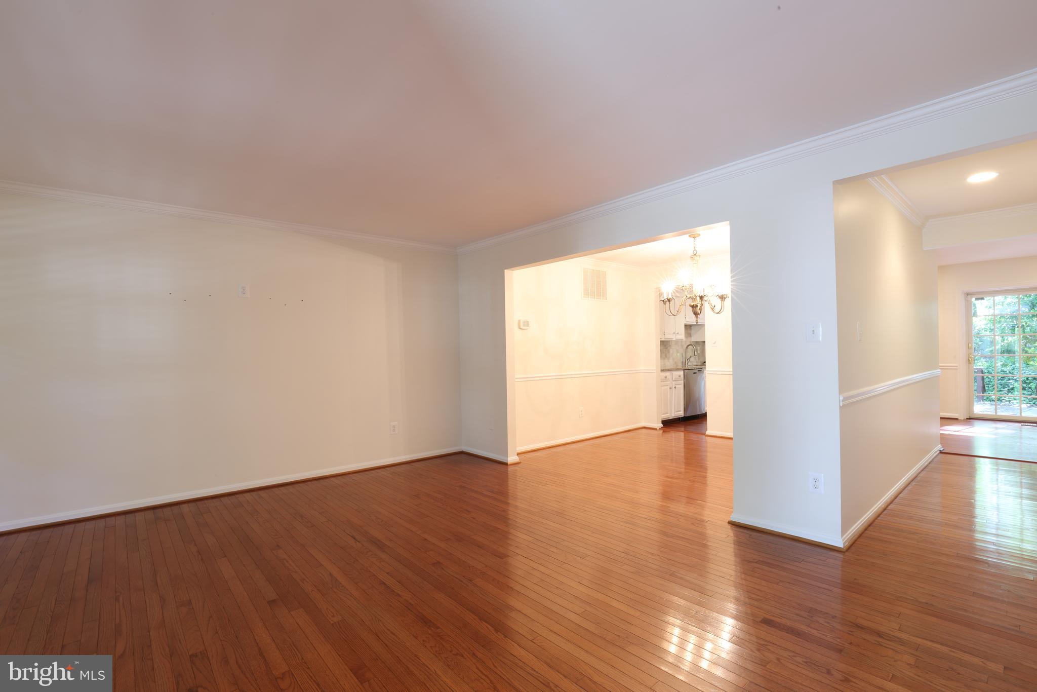 2184 Pond View Court Reston, VA 20191 - Photo 4 of 34