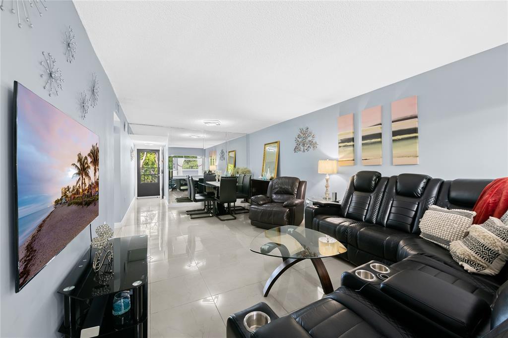 471 North Pine Island Road, Unit 302D Plantation, FL 33324 - Photo 4 of 23 a living room with furniture