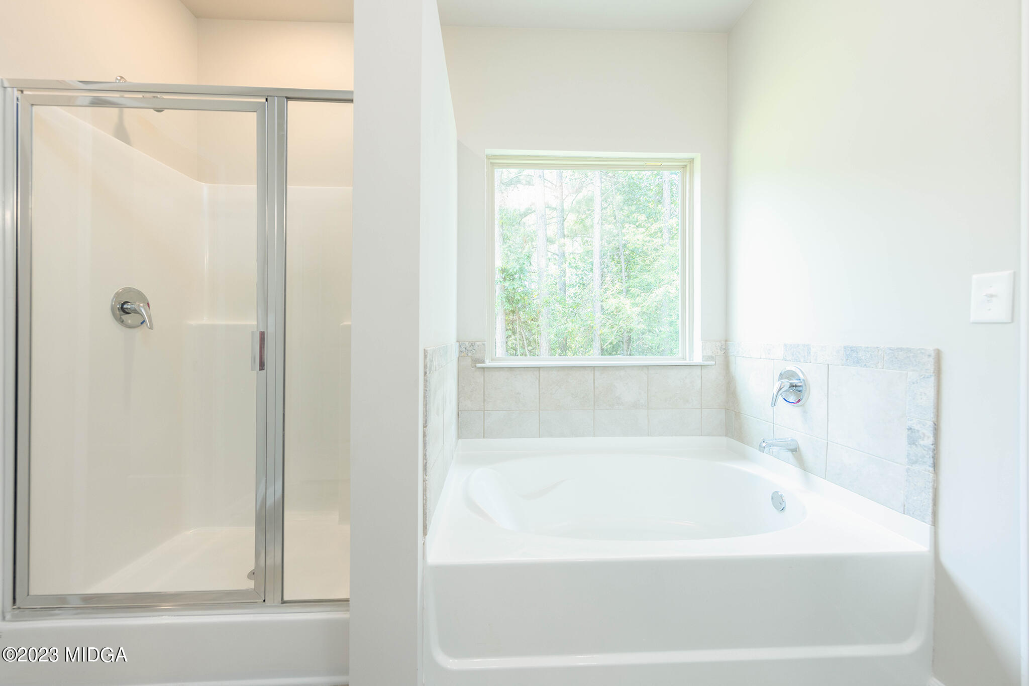155 Cherokee Rose Drive Jackson, GA 30233 - Photo 26 of 32 a bathroom with bathtub and shower