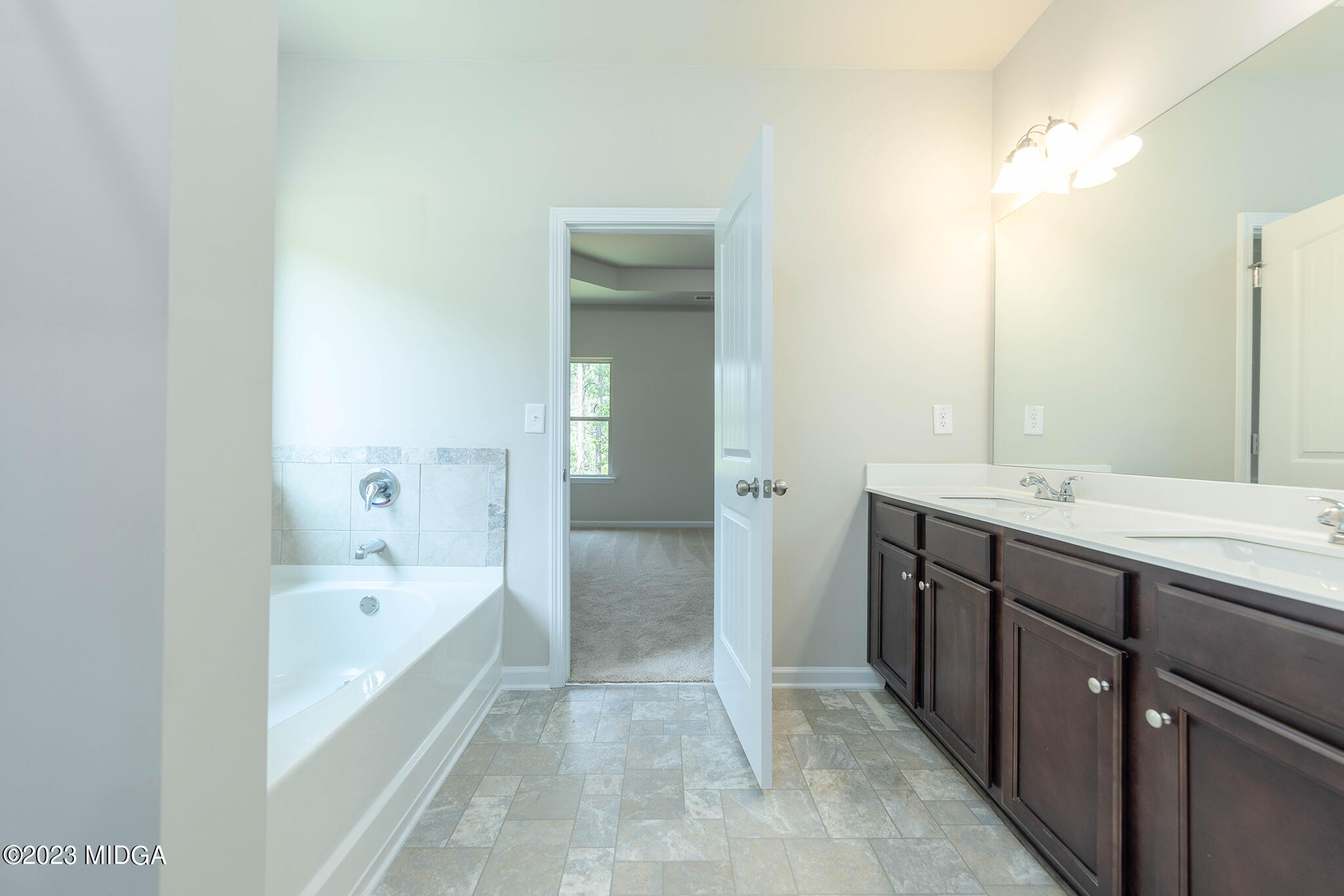 155 Cherokee Rose Drive Jackson, GA 30233 - Photo 28 of 32 a spacious bathroom with a bathtub sink and mirror