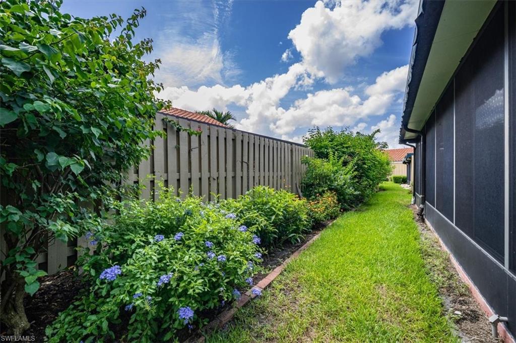 811 Reef Point Circle, Unit 90 Naples, FL 34108 - Photo 6 of 28 a view of a backyard with pathway