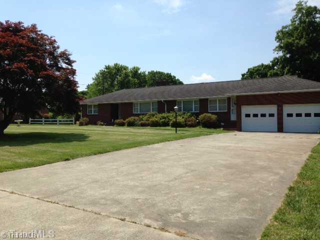 424 Oak Summit Road Winston-Salem, NC 27105 - Photo 1 of 10 Exterior Front.