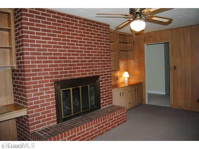 424 Oak Summit Road Winston-Salem, NC 27105 - Photo 4 of 10 Den/Family/Great Room.