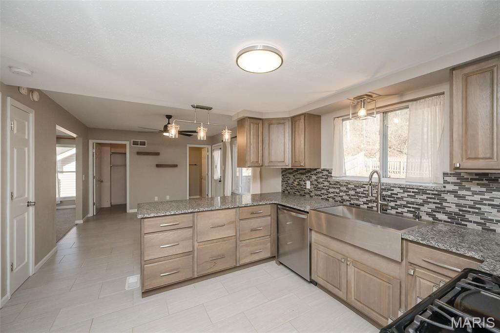 461 Elm Crossing Court Ballwin, MO 63021 - Photo 11 of 35