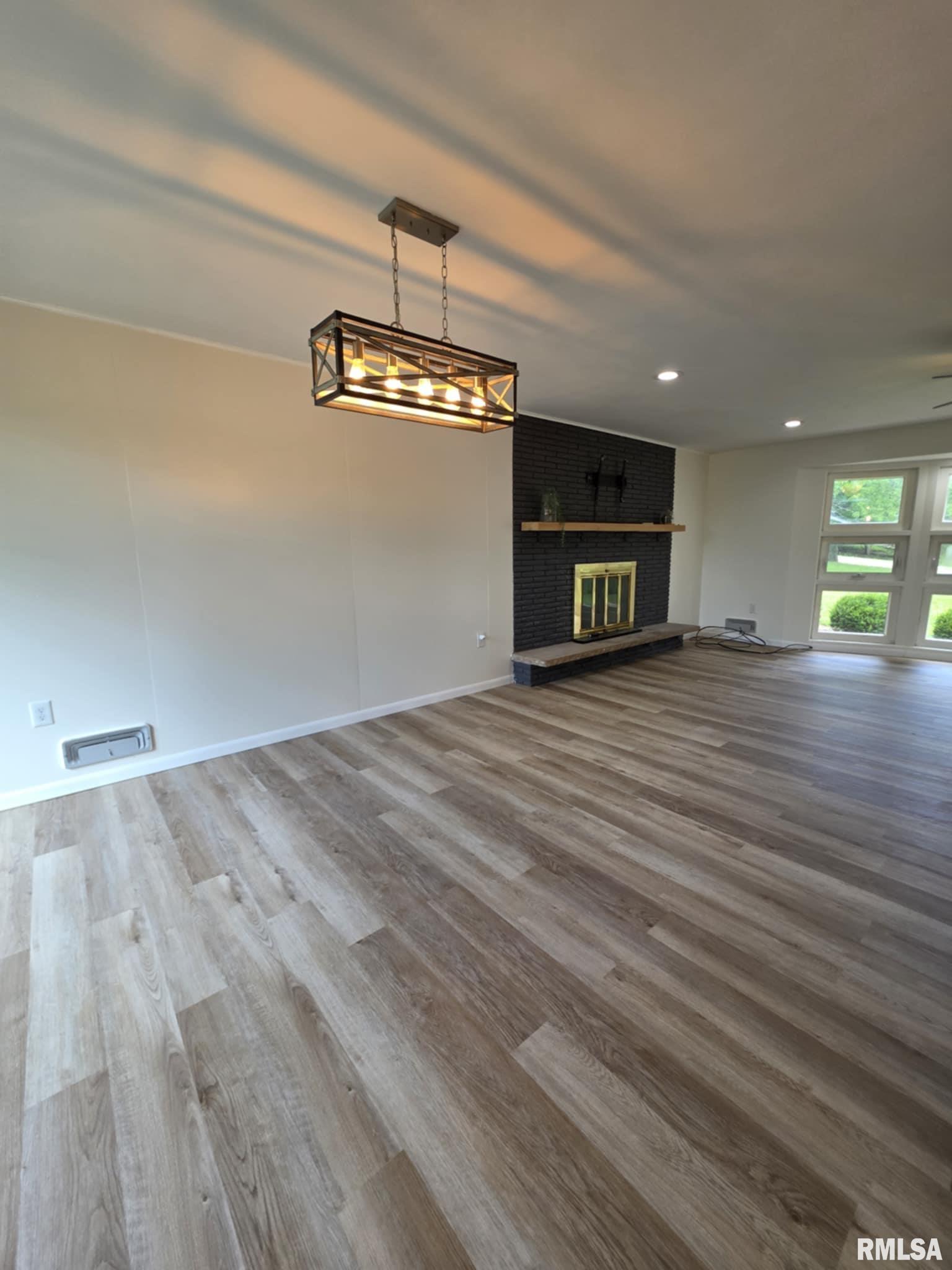 211 Country Lane Quincy, IL 62305 - Photo 12 of 38