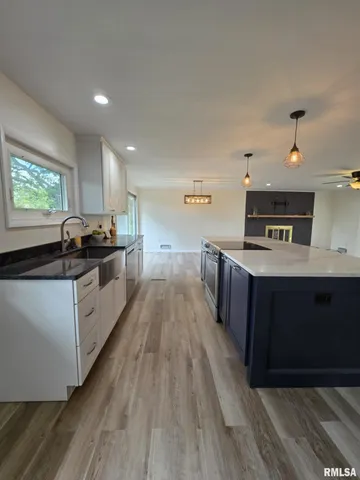 $345,000 | 211 Country Lane, Quincy, IL 62305