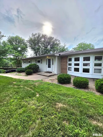 $345,000 | 211 Country Lane, Quincy, IL 62305