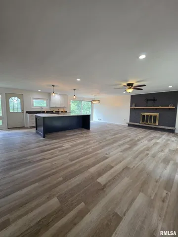 $345,000 | 211 Country Lane, Quincy, IL 62305