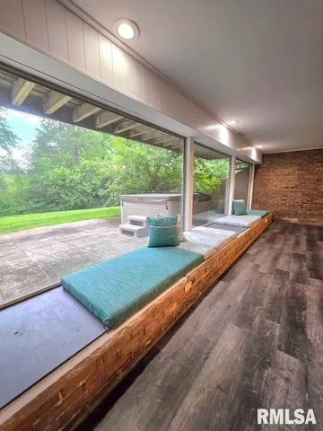 $345,000 | 211 Country Lane, Quincy, IL 62305