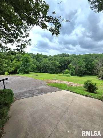 $345,000 | 211 Country Lane, Quincy, IL 62305