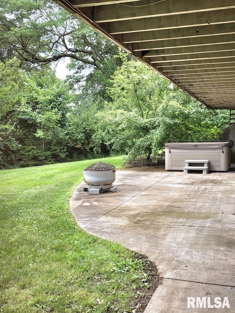 211 Country Lane Quincy, IL 62305 - Photo 35 of 38