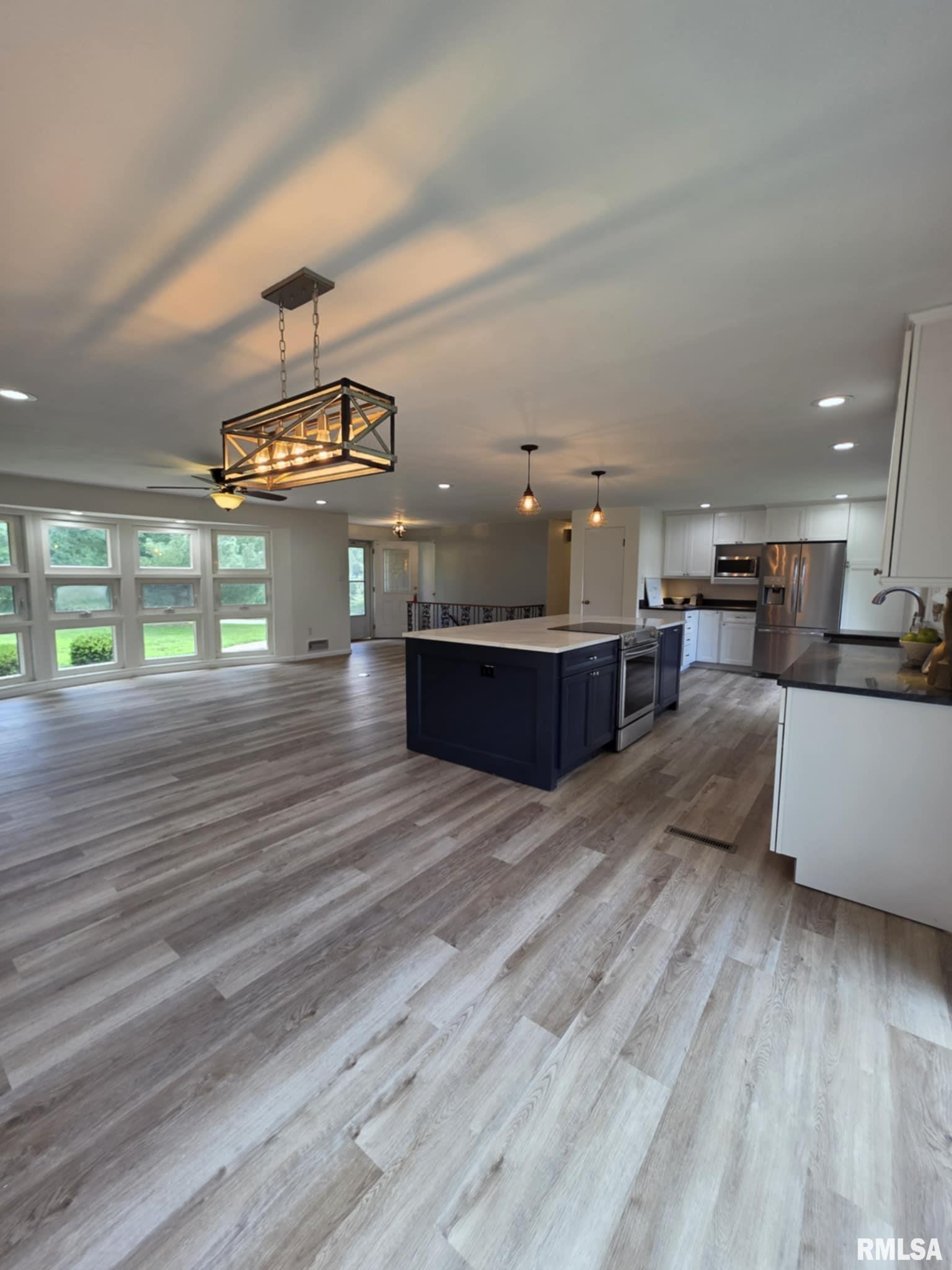 211 Country Lane Quincy, IL 62305 - Photo 7 of 38