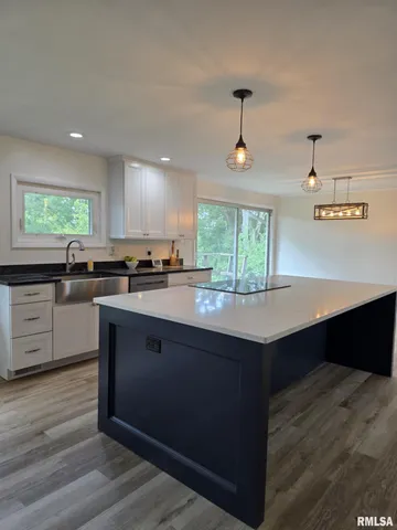 $345,000 | 211 Country Lane, Quincy, IL 62305