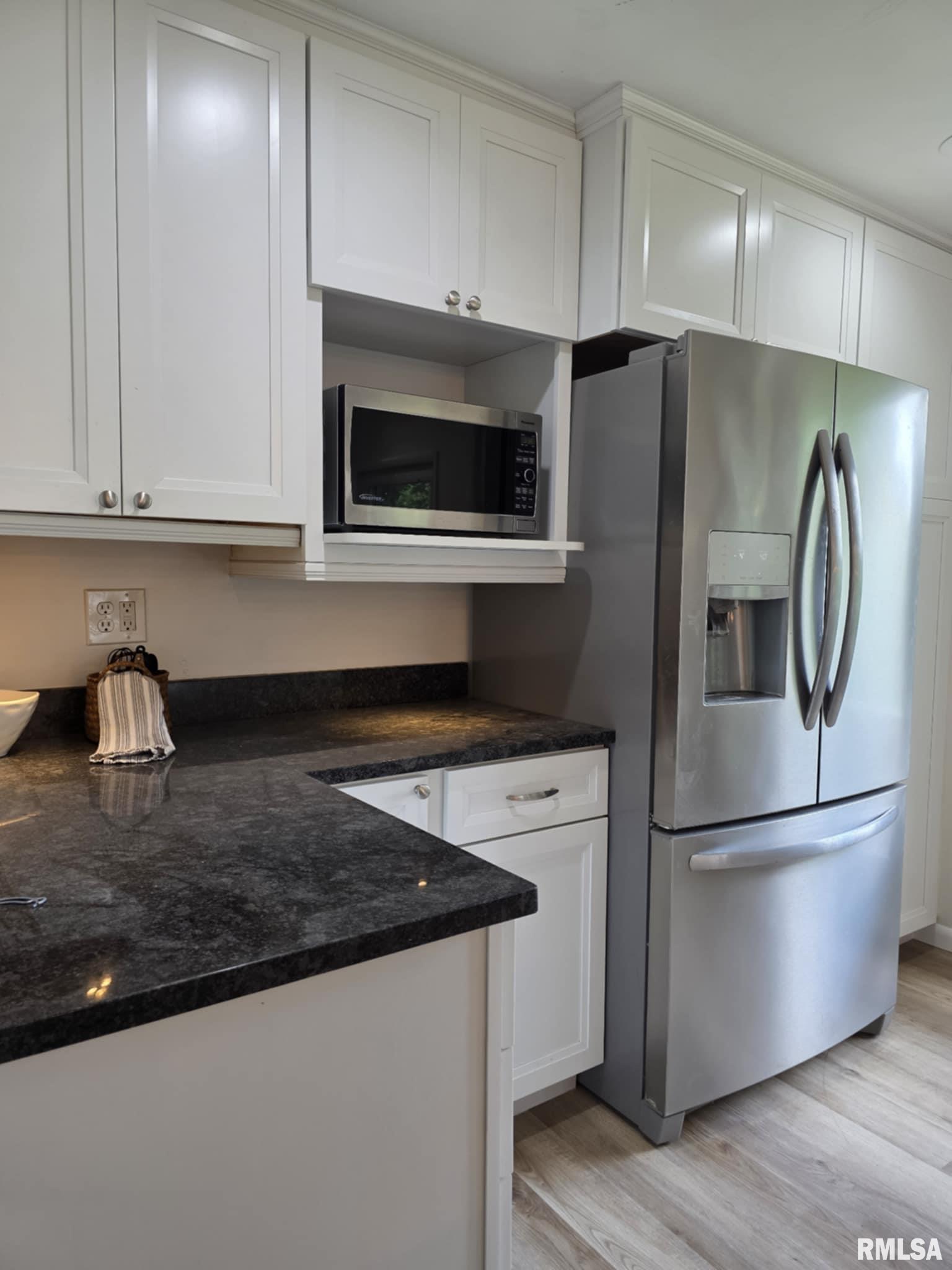 211 Country Lane Quincy, IL 62305 - Photo 9 of 38