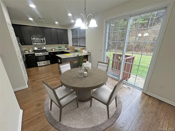 $474,900 | 804 Hawthorn Way, New Windsor, NY 12553