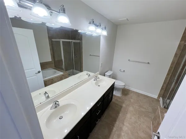 $474,900 | 804 Hawthorn Way, New Windsor, NY 12553