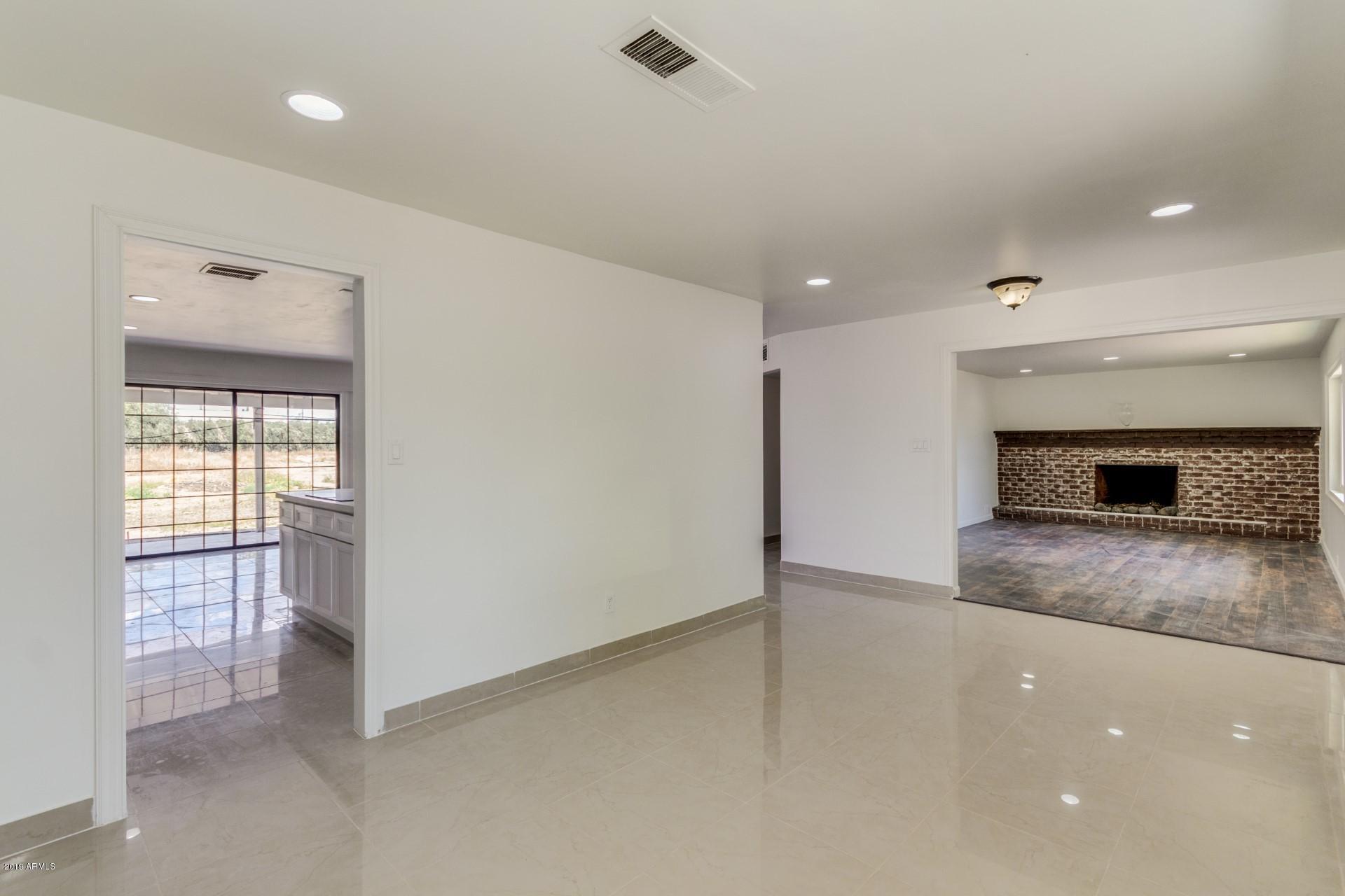 1924 West Greenway Road Phoenix, AZ 85023 - Photo 6 of 26 Greenway (5)