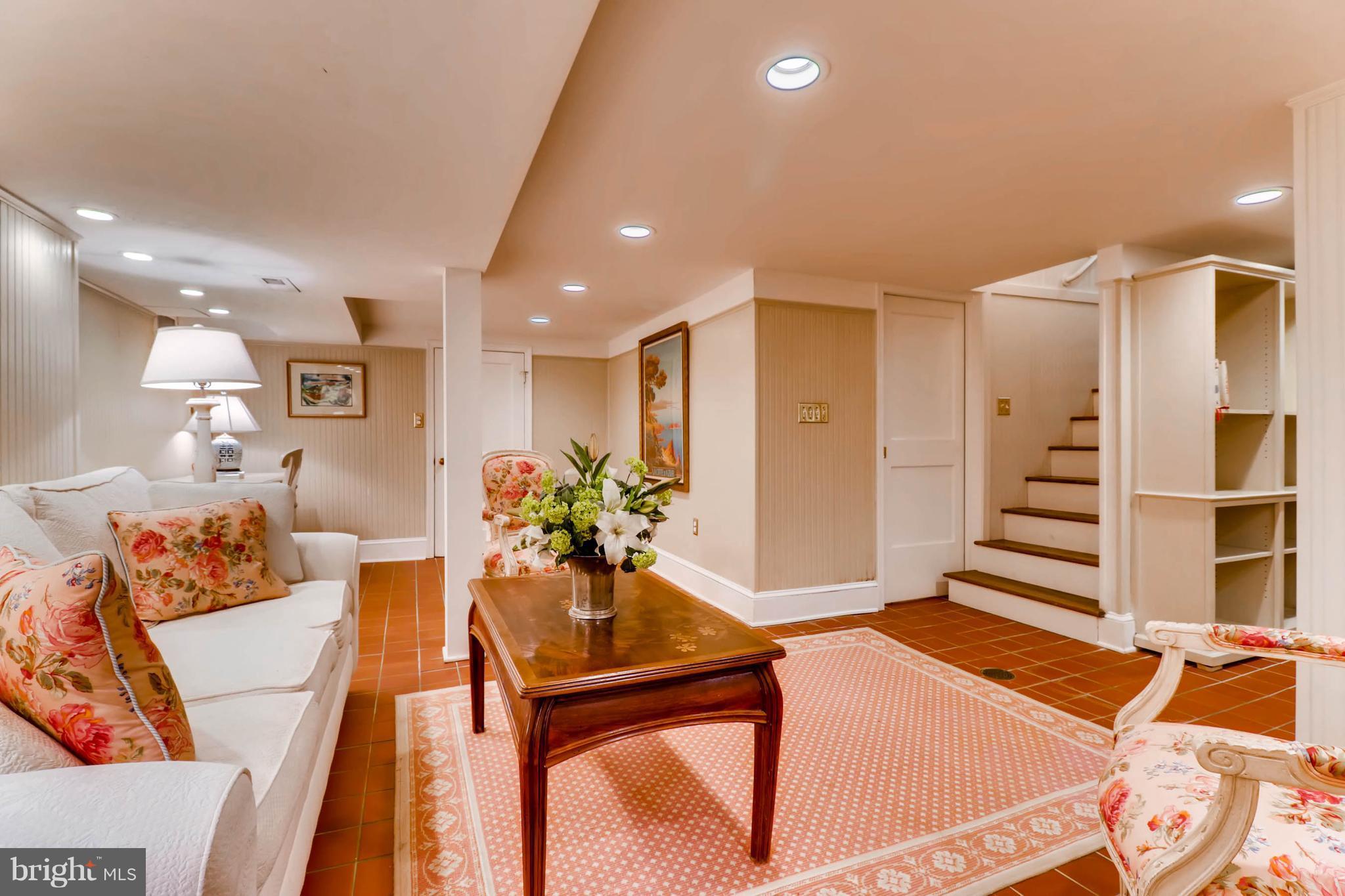 17 Elmwood Road Baltimore, MD 21210 - Photo 24 of 30 LL Family Room W/Built Ins