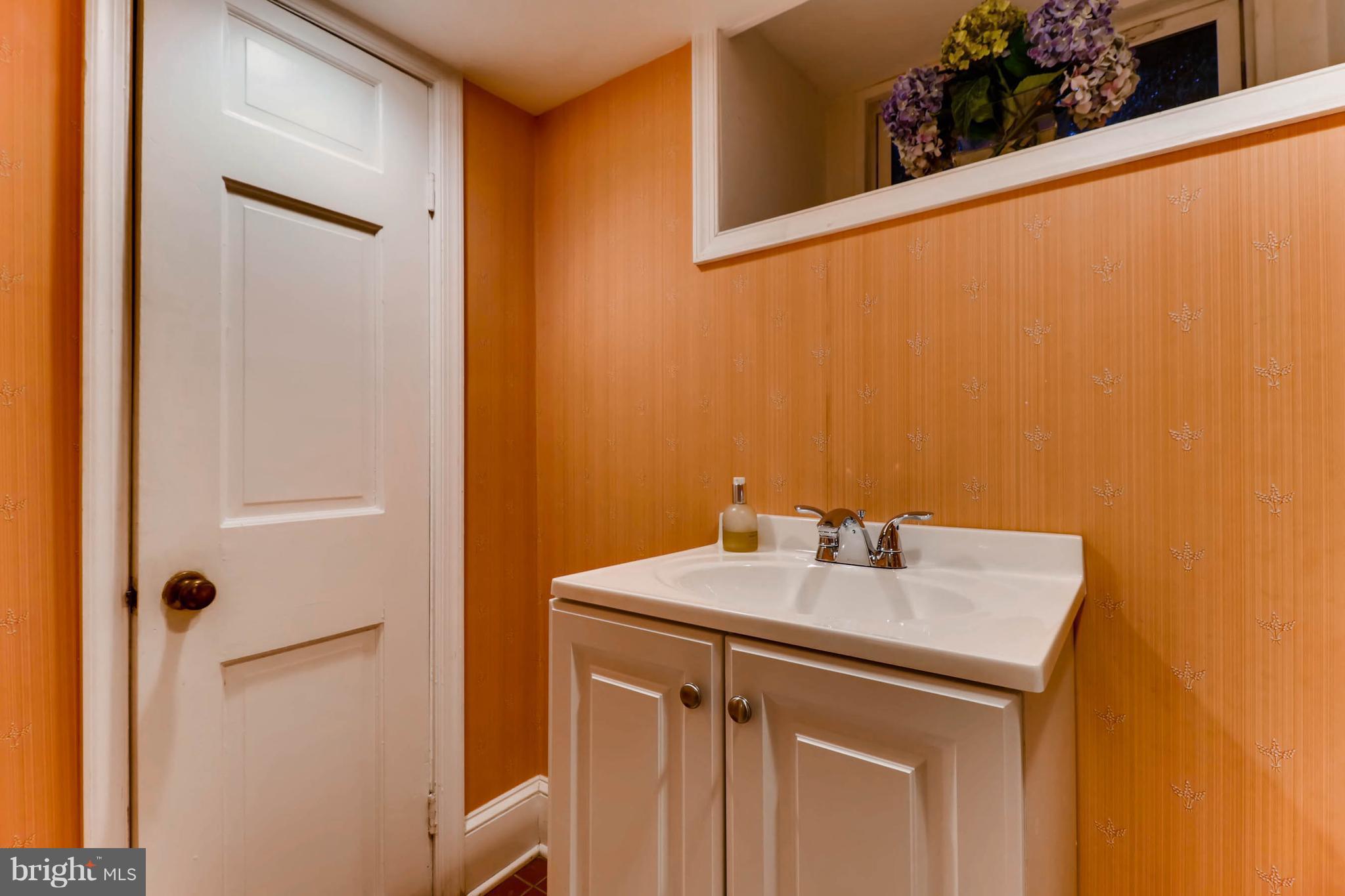17 Elmwood Road Baltimore, MD 21210 - Photo 25 of 30 LL Powder Room