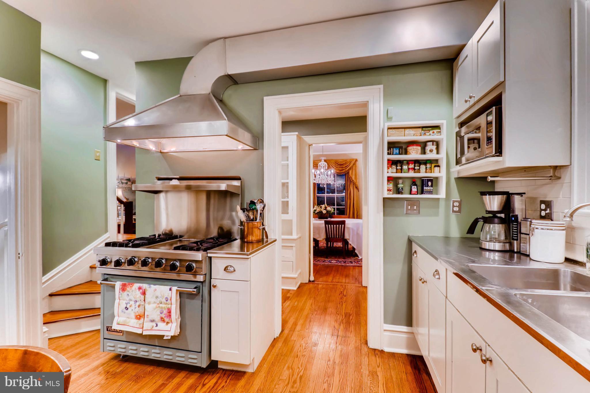 17 Elmwood Road Baltimore, MD 21210 - Photo 10 of 30 Viking Range