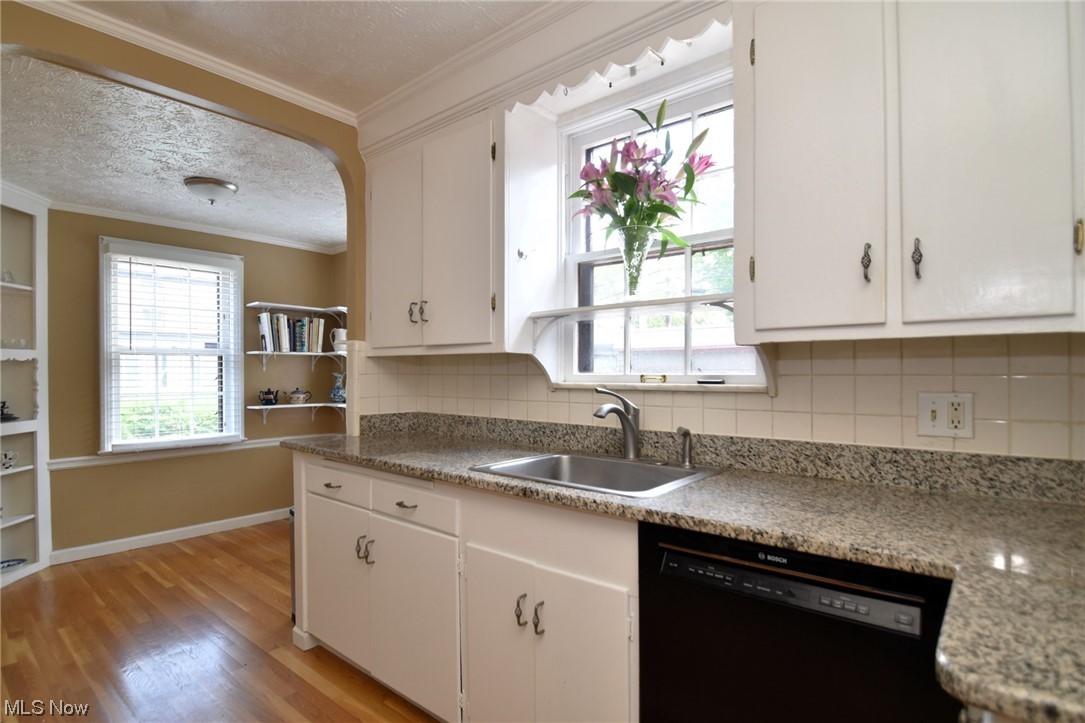 2443 Dysart Road Cleveland, OH 44118 - Photo 7 of 25 Eat-in Kitchen