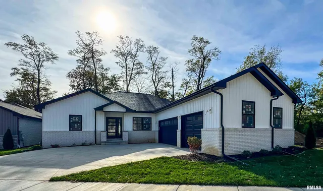 $499,500 | 2716 West Woods Edge Drive, Peoria, IL 61614