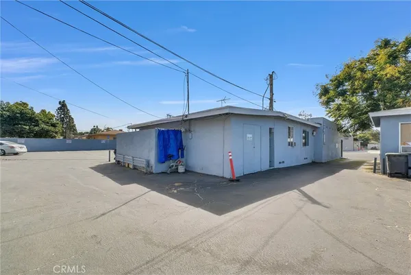 a view of a house with a garage