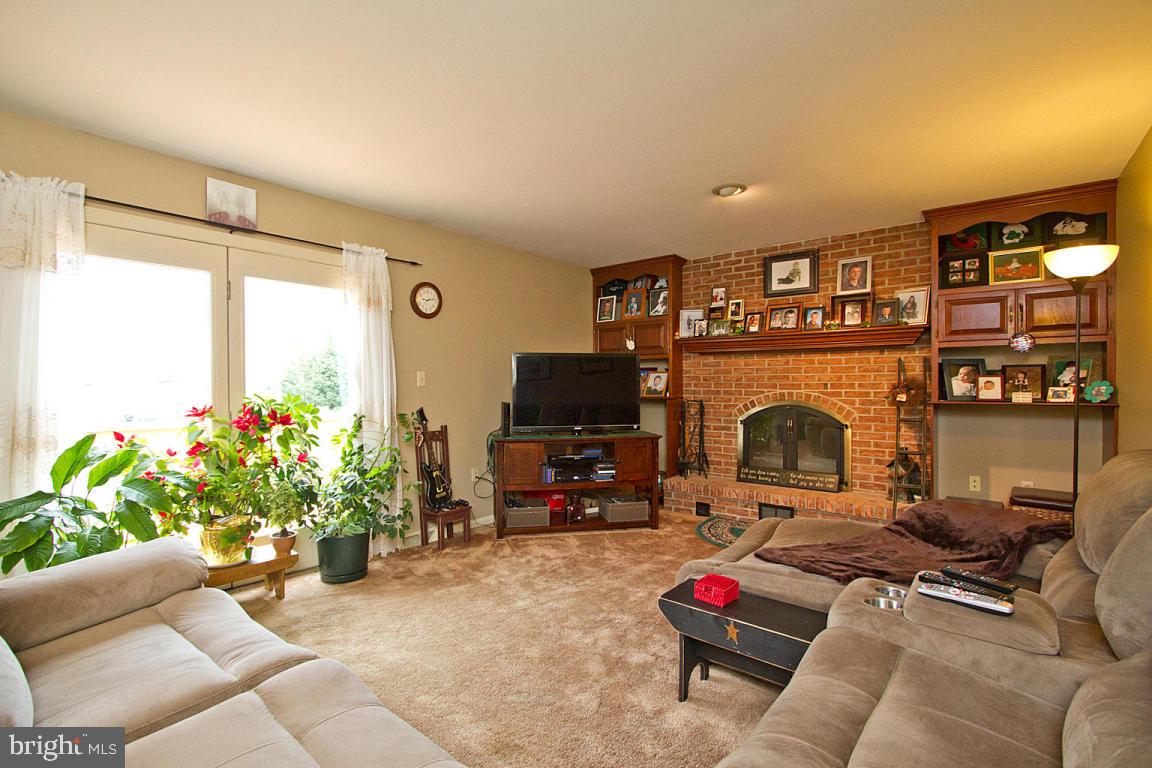 294 Browning Road Lancaster, PA 17602 - Photo 8 of 44 Gallery Image 8