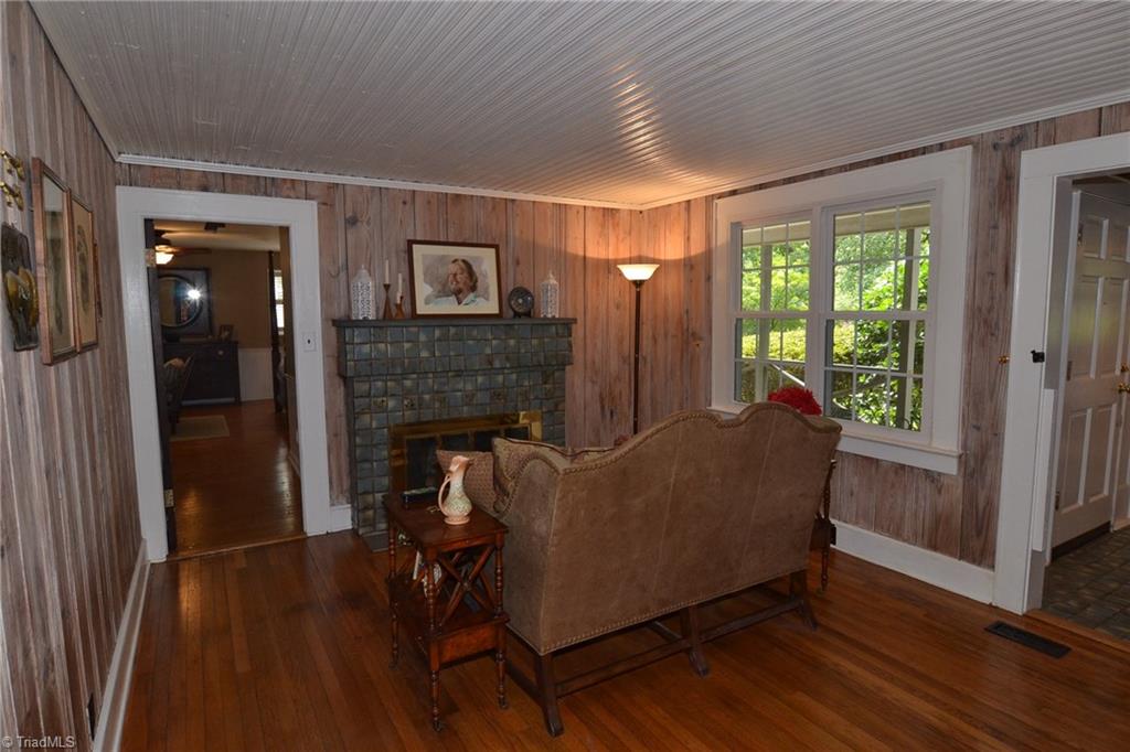 4237 Wayne Road Greensboro, NC 27407 - Photo 4 of 21 Living Room