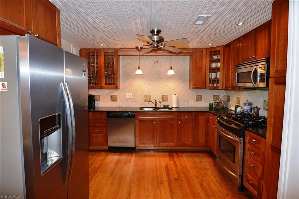 4237 Wayne Road Greensboro, NC 27407 - Photo 7 of 21 Kitchen