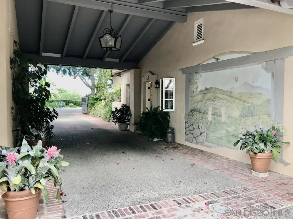5505 Codorniz Rancho Santa Fe, CA 92067 - Photo 3 of 17