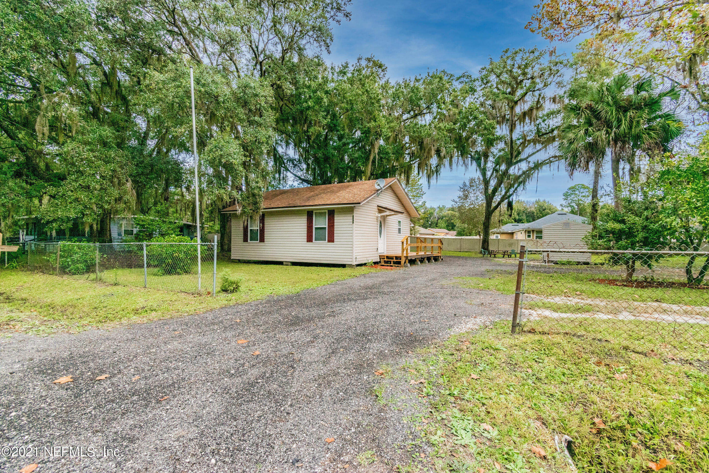 3049 Starratt Road Jacksonville, FL 32226 - Photo 28 of 46 DRIVEWAY