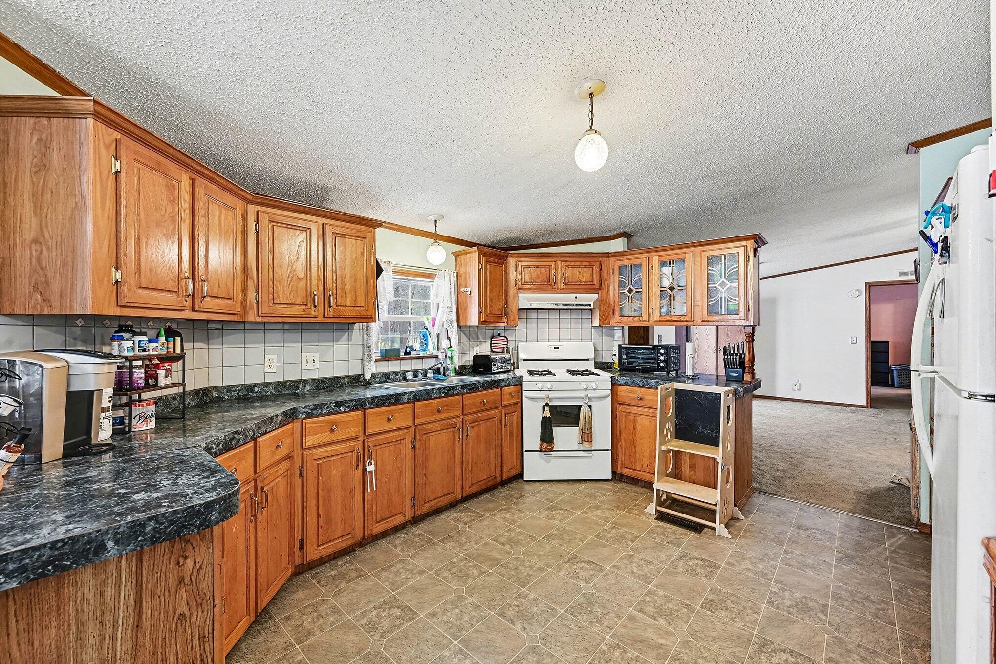 12251 Flowerfield Road Marcellus, MI 49067 - Photo 8 of 25 004_file_4737