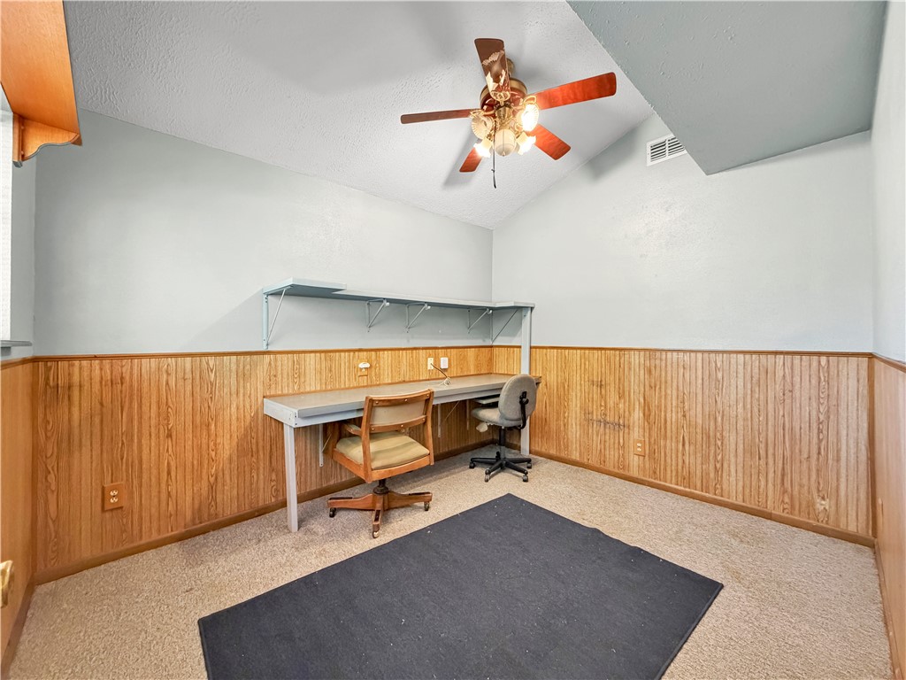 910 Twite Circle Corpus Christi, TX 78418 - Photo 23 of 40 a bedroom with a workspace