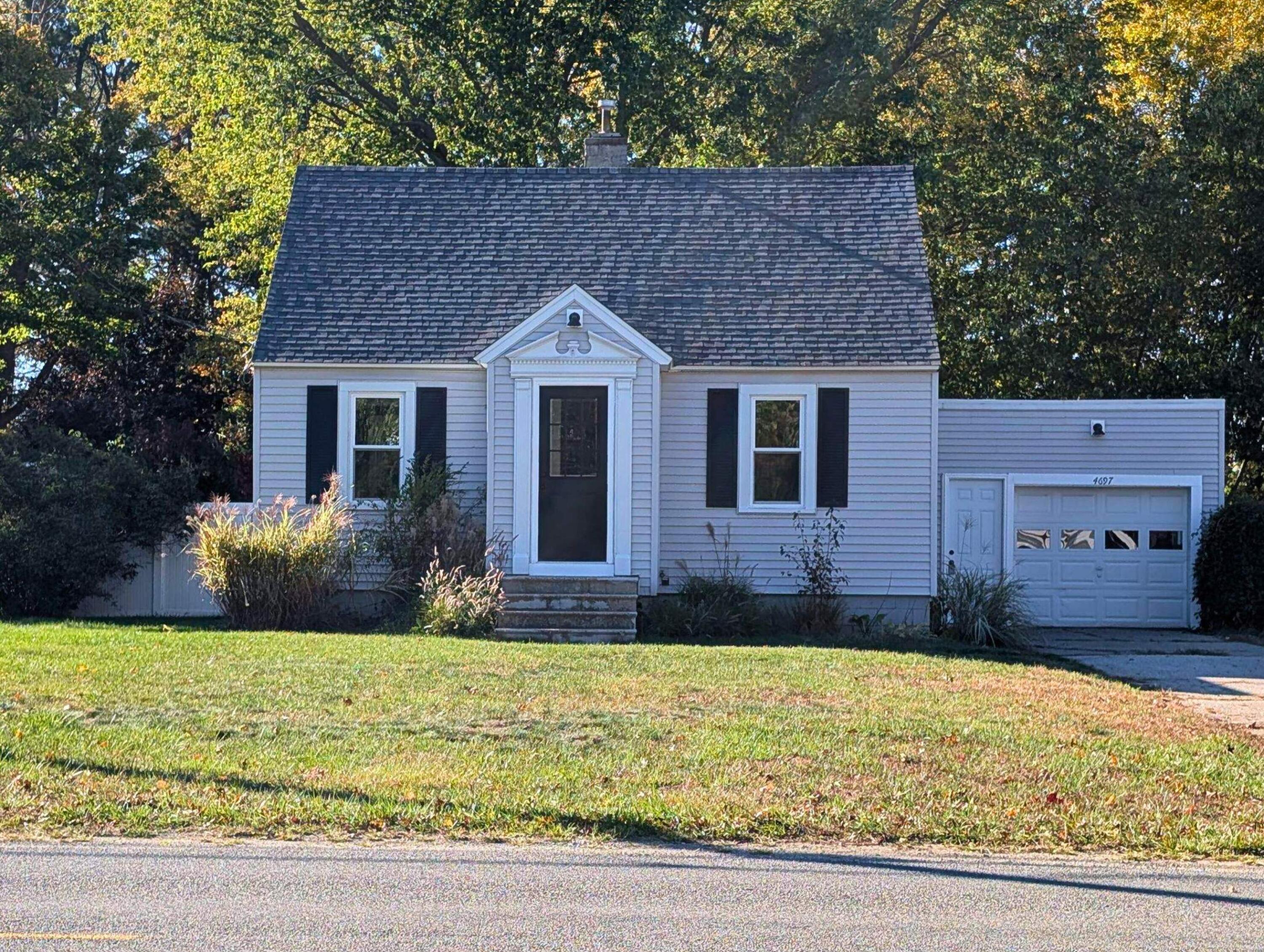 4697 Quarterline Road Muskegon, MI 49444 - Photo 2 of 9 2-Oct 21, 2025 13-07-40-zy6T