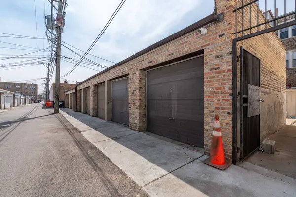$1,745 | 6239 North Western Avenue, Unit 311, Chicago, IL 60659