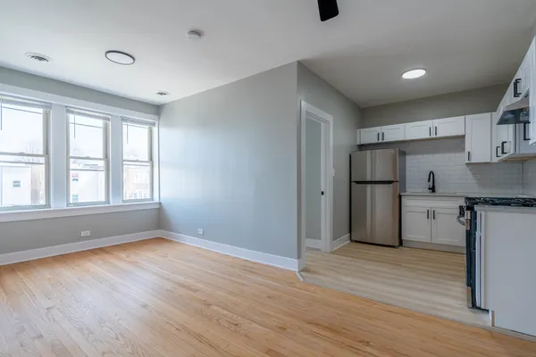$1,745 | 6239 North Western Avenue, Unit 311, Chicago, IL 60659