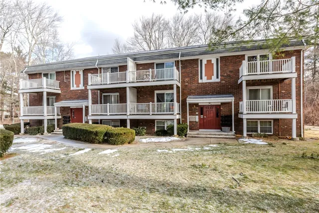 $199,900 | 5 Stonehenge Drive, Unit 349, Smithfield, RI 02828