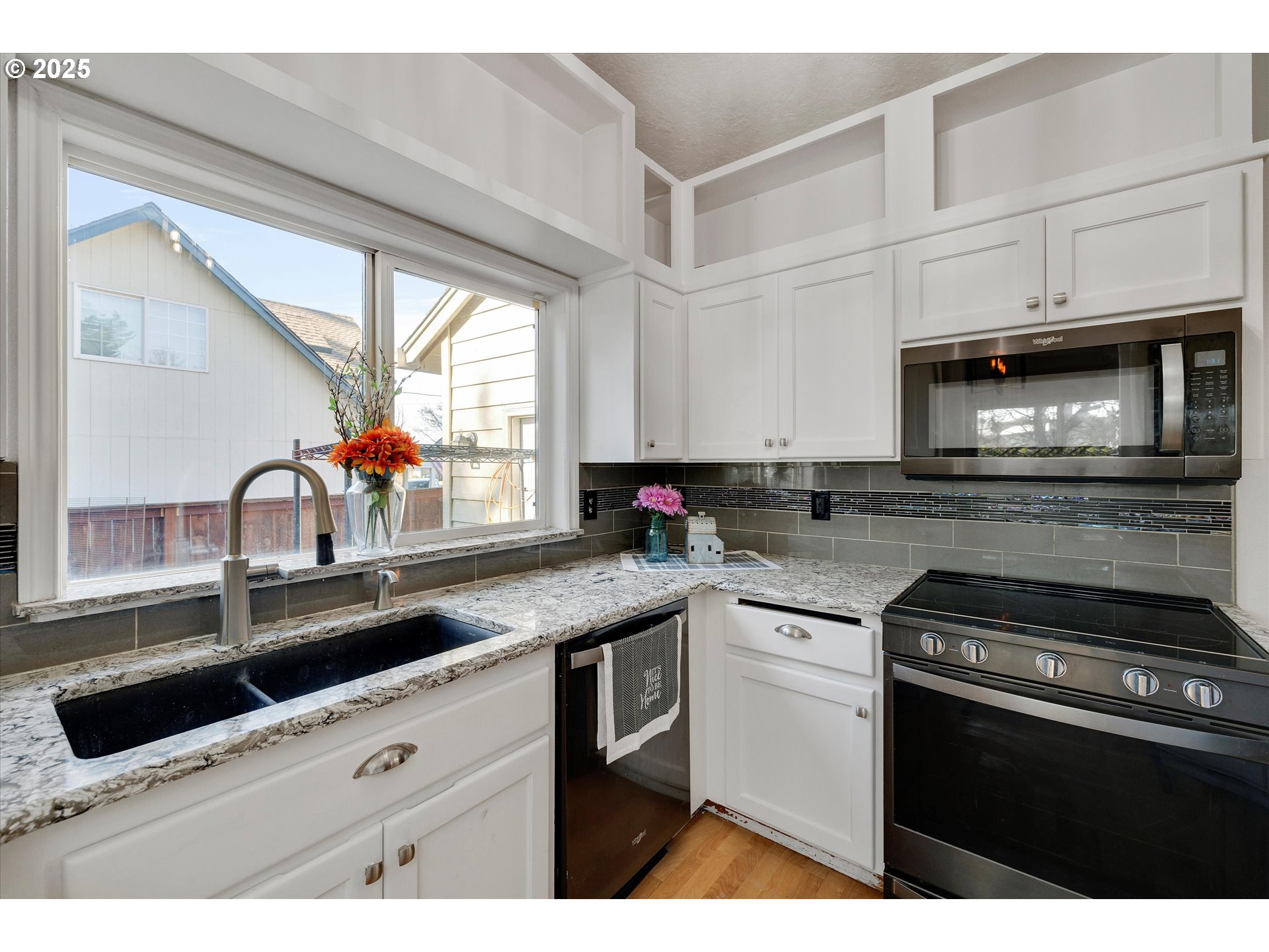 1104 Hadley Road Newberg, OR 97132 - Photo 6 of 16 Gallery Image 6