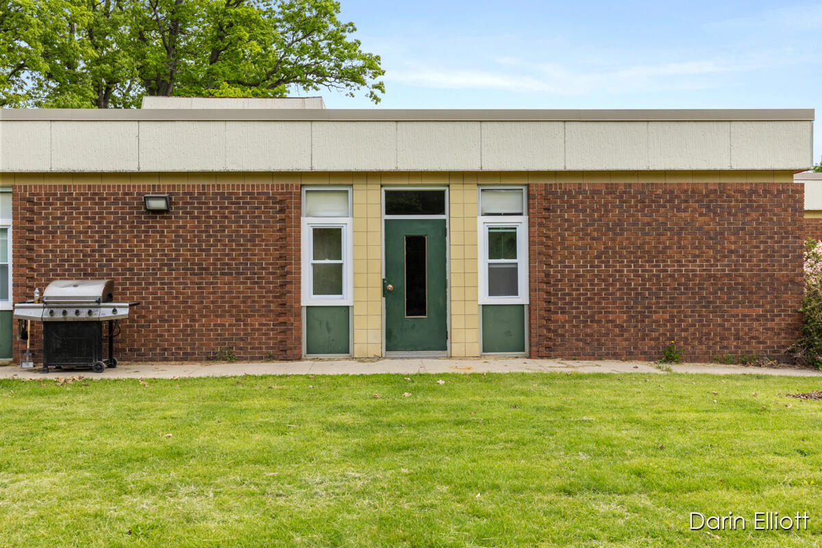 306 Russell Street Hubbardston, MI 48845 - Photo 4 of 92