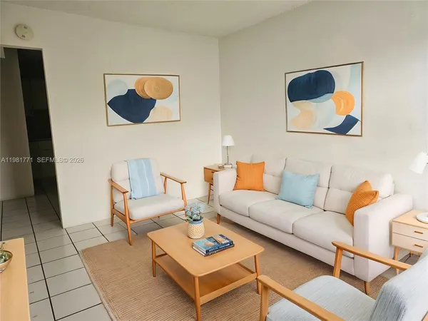 $1,900 | 6961 West 14th Court, Unit 207, Hialeah, FL 33014