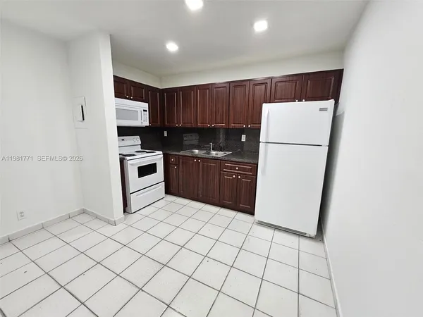 $1,900 | 6961 West 14th Court, Unit 207, Hialeah, FL 33014