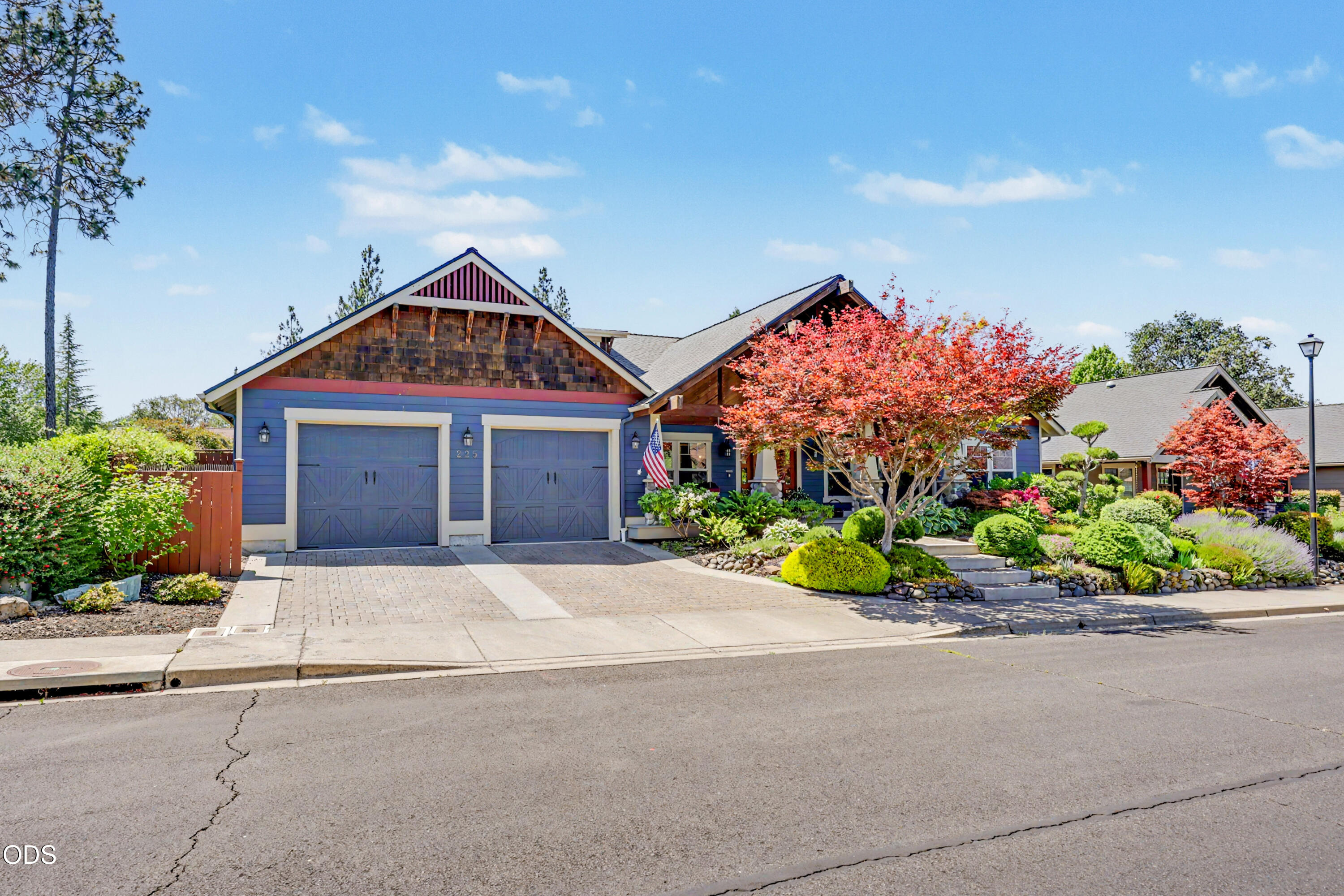 225 Echo Way Eagle Point, OR 97524 - Photo 2 of 63