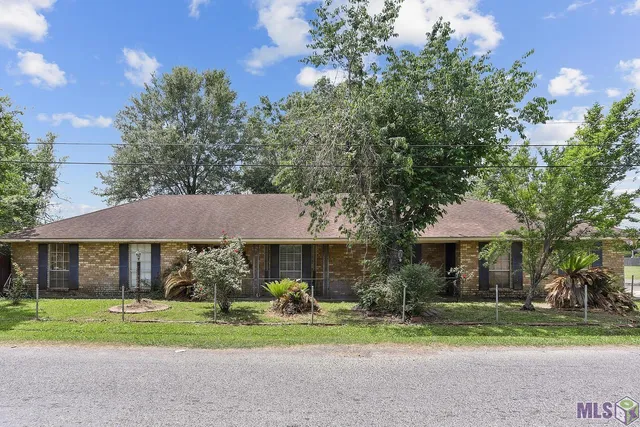 $149,900 | 17990 Willow Street, Grosse Tete, LA 70740